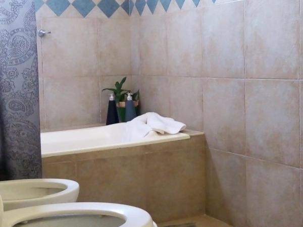 Lo de Chavela : photo 6 de la chambre chambre triple avec salle de bains commune