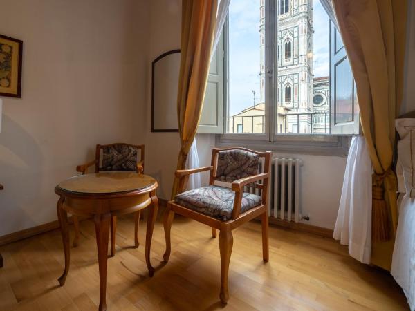 Hotel Villani : photo 4 de la chambre chambre triple - vue sur duomo