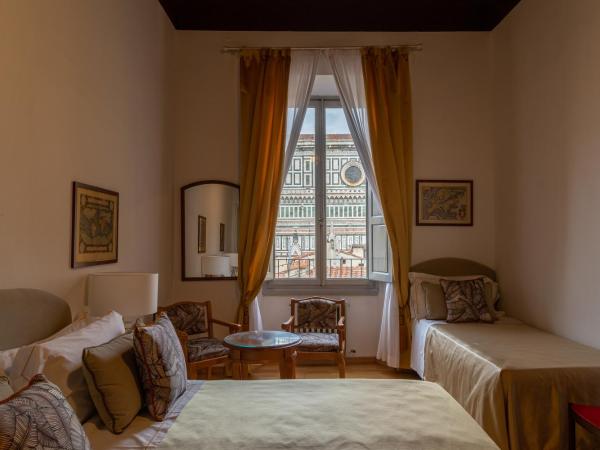 Hotel Villani : photo 3 de la chambre chambre triple - vue sur duomo