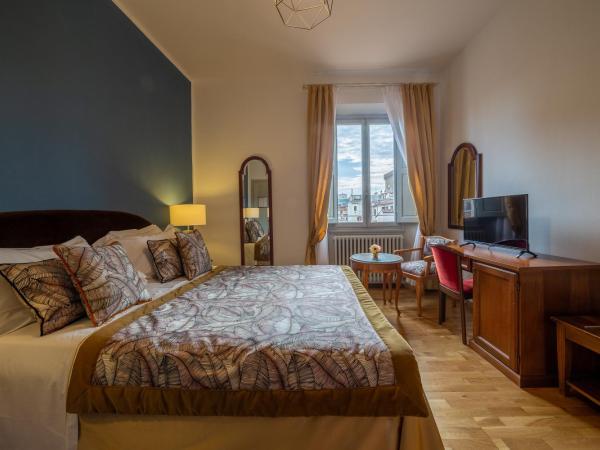 Hotel Villani : photo 3 de la chambre chambre double ou lits jumeaux deluxe - vue sur ville 