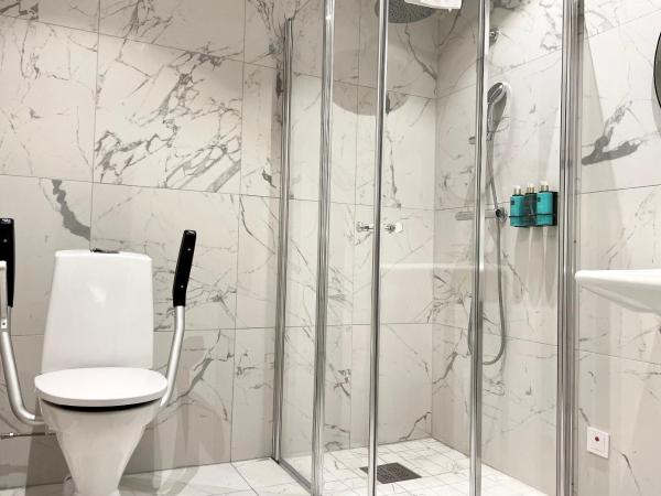 Karl Johan Hotel : photo 6 de la chambre chambre double supérieure pour personnes à mobilité réduite