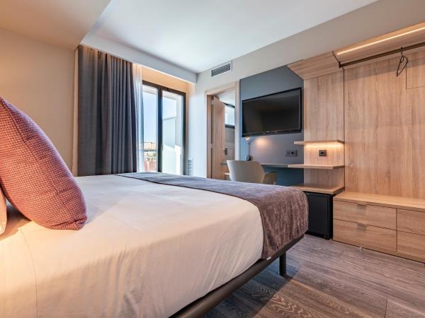 Astari : photo 1 de la chambre chambre double avec balcon - vue sur ville