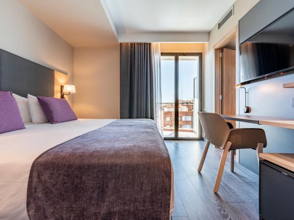 Astari : photo 2 de la chambre chambre double avec balcon - vue sur ville
