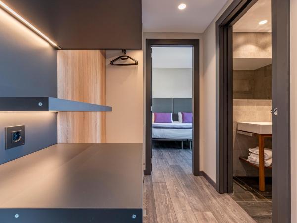 Astari : photo 8 de la chambre  chambre familiale avec balcon - vue sur ville