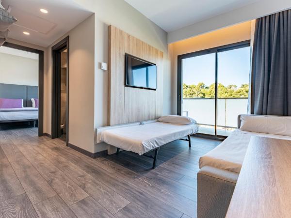Astari : photo 5 de la chambre  chambre familiale avec balcon - vue sur ville