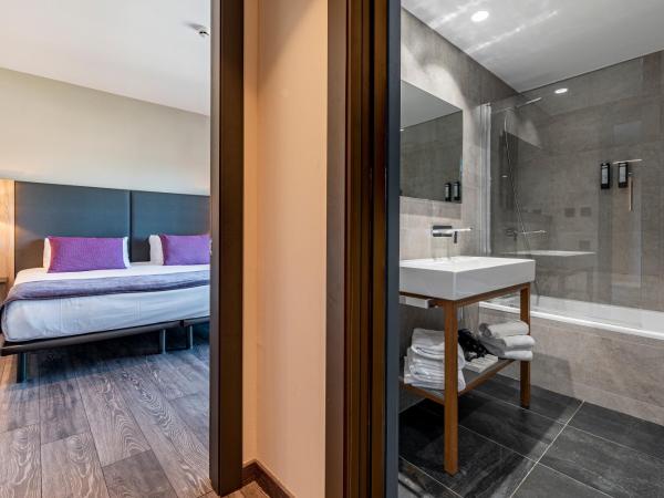 Astari : photo 3 de la chambre  chambre familiale avec balcon - vue sur ville