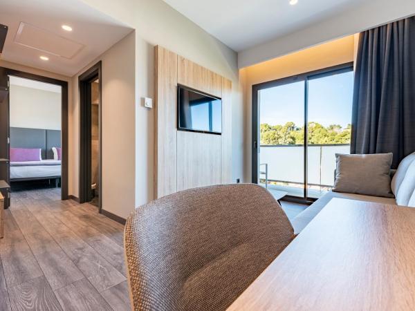 Astari : photo 6 de la chambre  chambre familiale avec balcon - vue sur ville