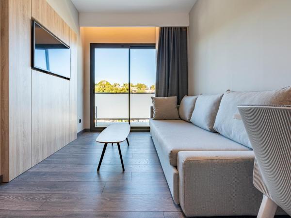 Astari : photo 7 de la chambre  chambre familiale avec balcon - vue sur ville