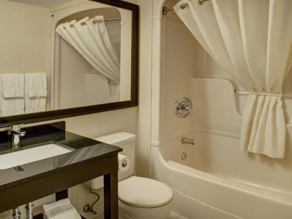 Travelodge by Wyndham Ottawa East : photo 3 de la chambre chambre lit queen-size - non-fumeurs