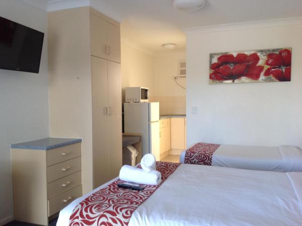 Aspley Motor Inn : photo 6 de la chambre queen and single room with kitchenette