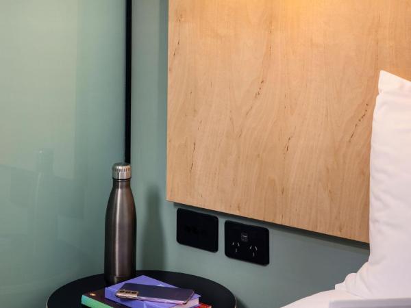 LyLo Auckland : photo 10 de la chambre chambre lits jumeaux en duplex avec salle de bains privative - intérieur