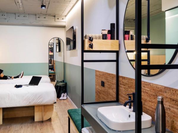 LyLo Auckland : photo 8 de la chambre chambre lits jumeaux en duplex avec salle de bains privative - intérieur