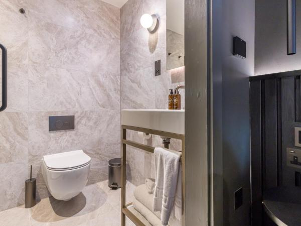 Velvet Hotel : photo 2 de la chambre chambre confortable avec lit king-size