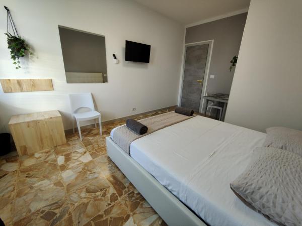 Affittacamere - Santa Rita Rooms : photo 7 de la chambre chambre double avec toilettes communes