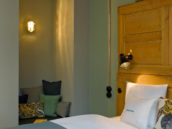 25hours Hotel Altes Hafenamt : photo 8 de la chambre chambre spacieuse