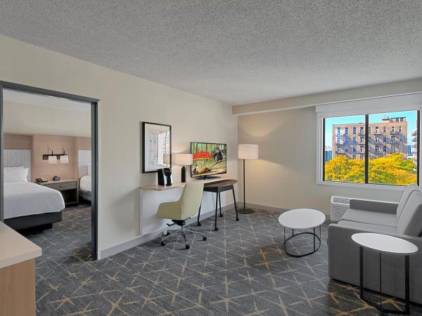 Holiday Inn Hotel & Suites Chicago - Downtown, an IHG Hotel : photo 4 de la chambre suite avec 2 lits queen-size et canapé-lit