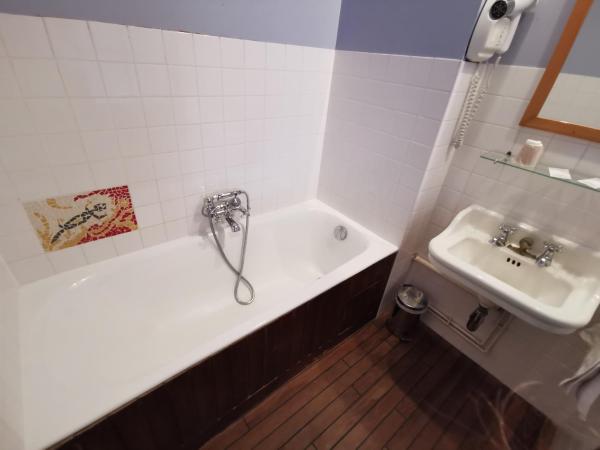 Hotel La Résidence Manoir De La Salamandre : photo 4 de la chambre chambre double avec baignoire