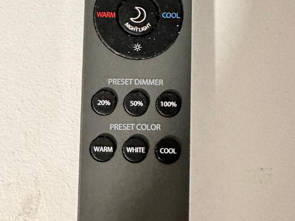 Cozy basement suite-溫馨小屋 designated parking : photo 3 de la chambre chambre double avec salle de bains privative