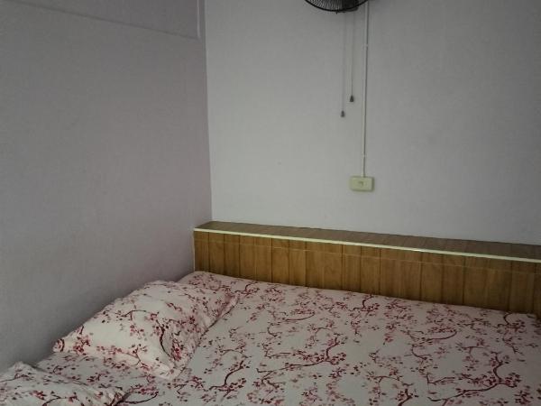 Canaan guesthouse : photo 6 de la chambre chambre double avec salle de bains commune