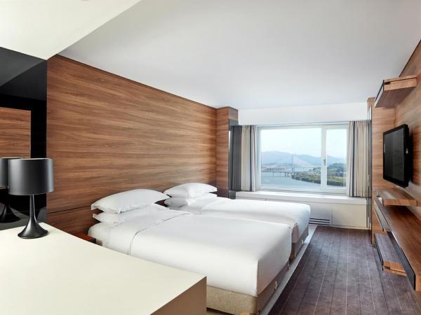 Grand Walkerhill Seoul : photo 1 de la chambre chambre lits jumeaux de luxe avec vue sur la rivière