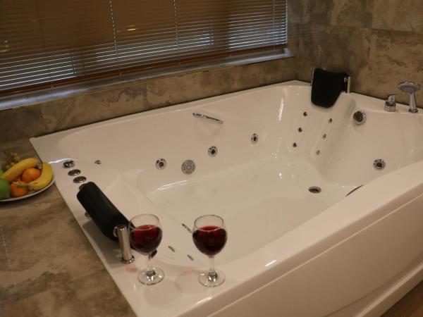 Zengin City Hotel : photo 3 de la chambre suite avec baignoire spa