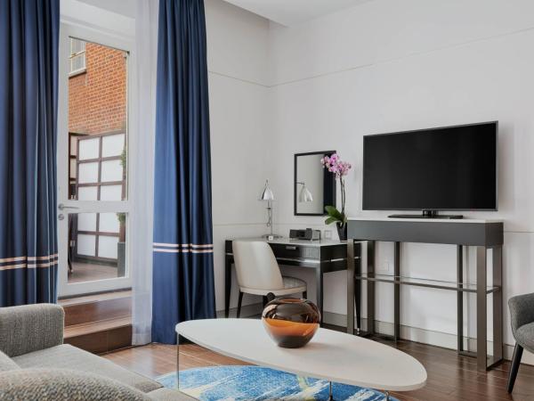 London Marriott Hotel Grosvenor Square : photo 1 de la chambre suite avec balcon et accès au salon exécutif