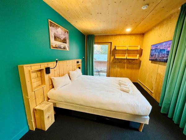 The People - Les 2 Alpes : photo 2 de la chambre chambre double ou lits jumeaux avec balcon