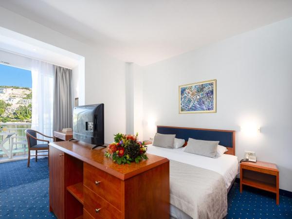 Hotel Vis : photo 4 de la chambre chambre supérieure avec balcon et vue sur la mer