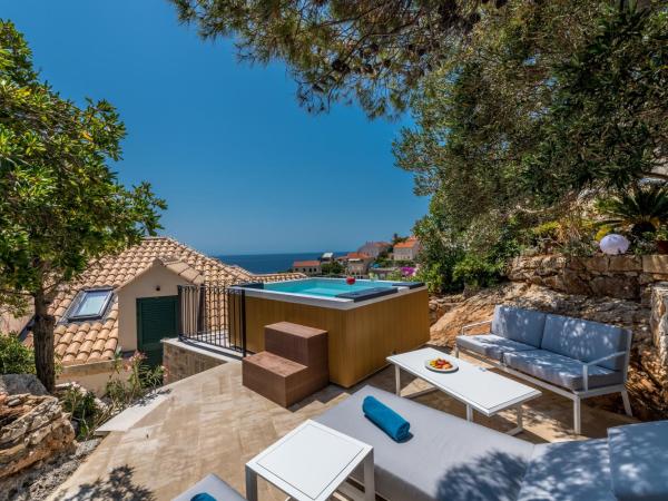 Villa Orabelle : photo 1 de la chambre chambre exécutive avec terrasse et jacuzzi - vue sur mer