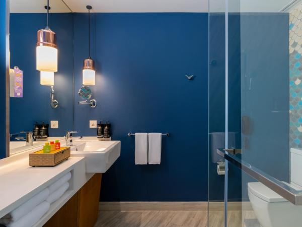 Holiday Inn Resort Vana Nava Hua Hin, an IHG Hotel : photo 4 de la chambre chambre lit king-size familiale - vue sur océan