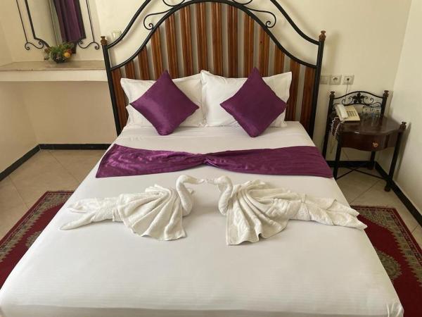 Perla Hôtel : photo 5 de la chambre  chambre double avec 1 grand lit