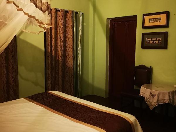 Vintage House : photo 4 de la chambre chambre lit king-size de luxe avec douche