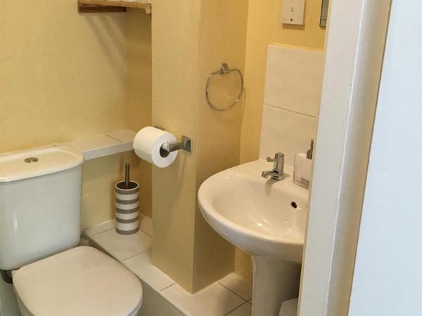 Burton Villa Guest House : photo 2 de la chambre chambre lits jumeaux