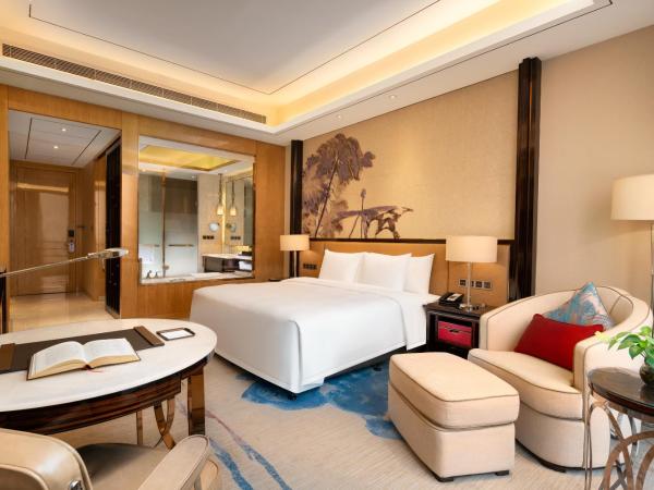 Wanda Vista Dongguan - Free Canton Fair shuttle bus to Canton Fair exhibition center during Canton Fair period : photo 3 de la chambre grande chambre lit king-size