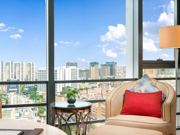 Wanda Vista Dongguan - Free Canton Fair shuttle bus to Canton Fair exhibition center during Canton Fair period : photo 5 de la chambre grande chambre lit king-size