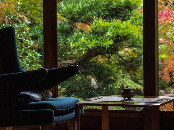 Kyoto Nanzenji Ryokan Yachiyo : photo 5 de la chambre chambre deluxe de style japonais avec vue sur jardin et bain en plein air