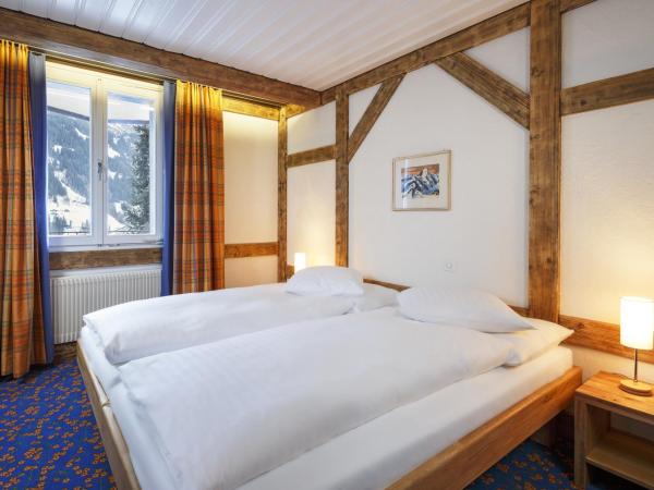Derby Swiss Quality Hotel : photo 1 de la chambre chambre double confort plus avec coin salon et balcon