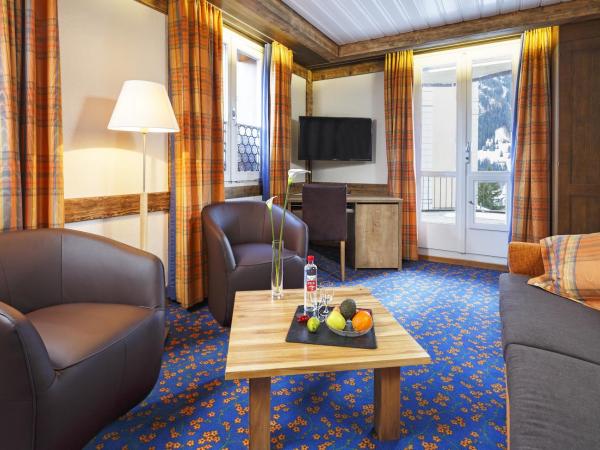 Derby Swiss Quality Hotel : photo 10 de la chambre chambre double confort plus avec coin salon et balcon