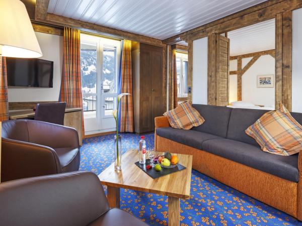 Derby Swiss Quality Hotel : photo 3 de la chambre chambre double confort plus avec coin salon et balcon