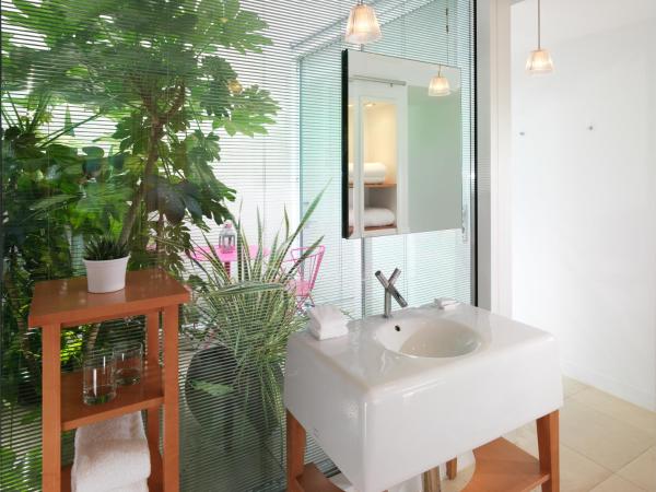 St Martins Lane London : photo 6 de la chambre chambre lit king-size deluxe - vue sur jardin