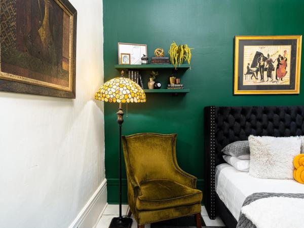 The Mansion on Royal : photo 5 de la chambre suite lit queen-size #2