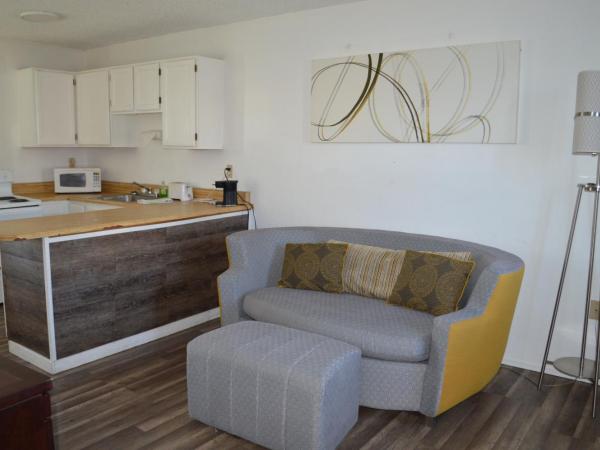 Travelodge by Wyndham Colorado Springs Airport/Peterson AFB : photo 2 de la chambre suite 2 chambres - non-fumeurs