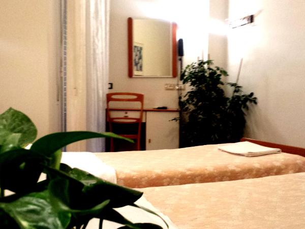 Hotel Galles Rimini : photo 1 de la chambre chambre double ou lits jumeaux avec balcon
