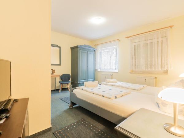Hotel Dori´s 108 : photo 2 de la chambre chambre lits jumeaux avec douche 