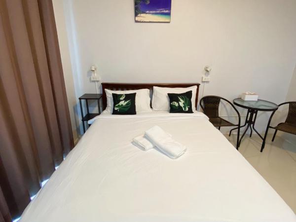 Khaolak Mind Home Hostel : photo 2 de la chambre chambre double avec salle de bains privative