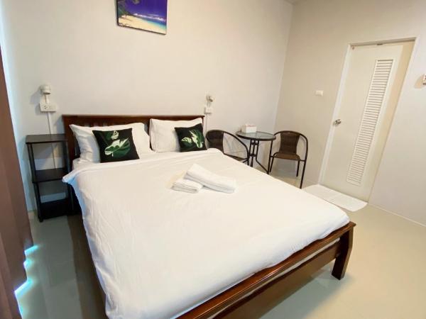 Khaolak Mind Home Hostel : photo 1 de la chambre chambre double avec salle de bains privative
