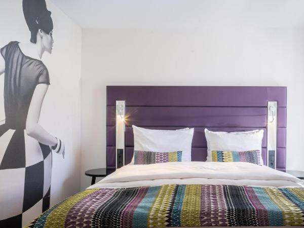 Hotel Indigo - Dusseldorf - Victoriaplatz, an IHG Hotel : photo 3 de la chambre chambre double standard - vue sur ville