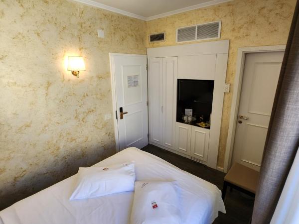 Hotel Millennium : photo 3 de la chambre chambre double Économique