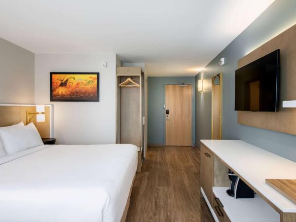 Wyndham Garden Winnipeg Airport : photo 1 de la chambre chambre lit king-size adaptée aux personnes malentendantes - non-fumeurs