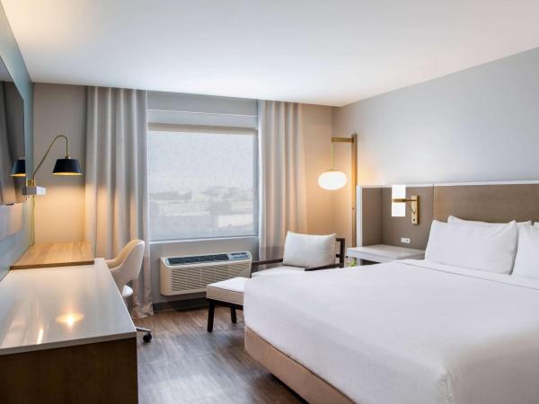 Wyndham Garden Winnipeg Airport : photo 3 de la chambre chambre lit king-size adaptée aux personnes malentendantes - non-fumeurs